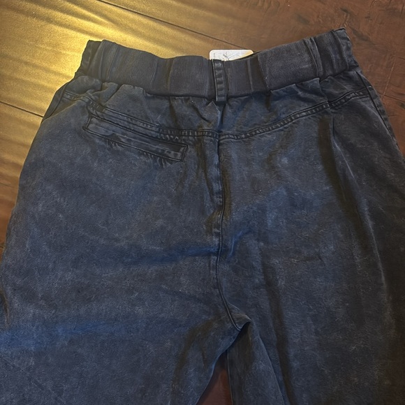 Free People NWT cropped paper bag/harem button front pant. - Picture 3 of 4